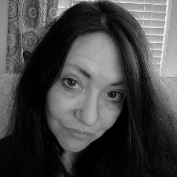 Meet your Posher, Jenny - Picture 2 of 3